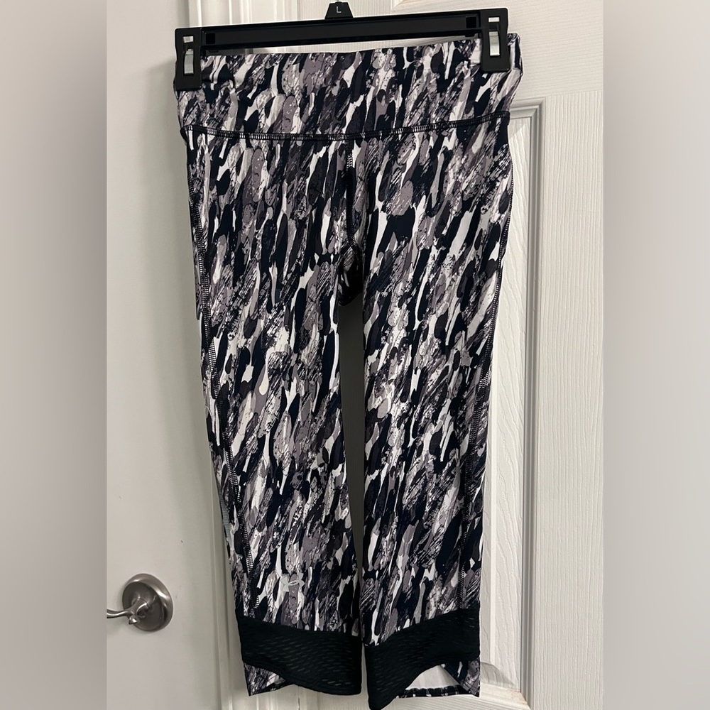 Under Armour Black and Gray Abstract Print Leggings